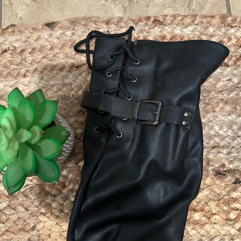 BLACK SCRUNCH KNEE HIGH BOOTS